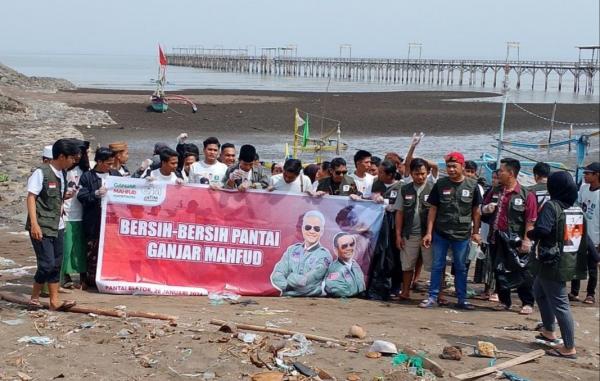 Program Bersihkan Pantai Bersama Ganjar Mahfud, Kolaborasi Tim Jatim Beragam & Masyarakat Lokal