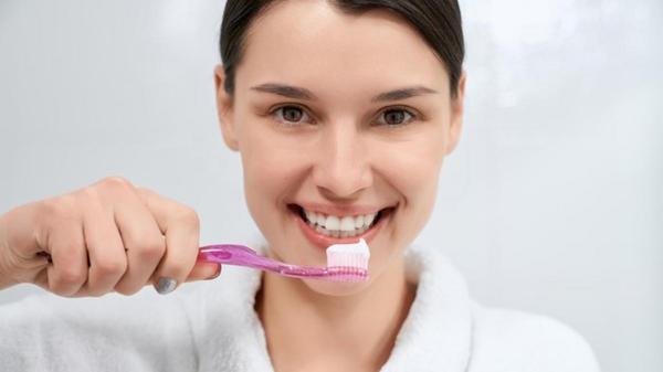 Menyikat Gigi Baiknya Sebelum atau Sesudah Makan? Yuk Simak Jawabannya Didalam Artikel ini