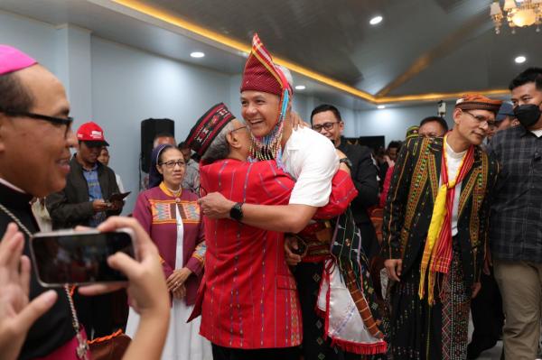 Jadi Capres Pertama yang Kunjungi Ruteng, Keuskupan Percayakan Indonesia Emas di Tangan Ganjar