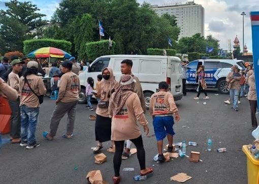 Kenakan Atribut  Anak-Anak Diajak Kampanye Prabowo-Gibran di Semarang