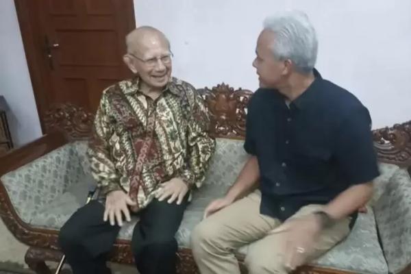 Pesan Emil Salim ke Ganjar: Fokus ke Pendidikan dan Perhatikan Indonesia Timur