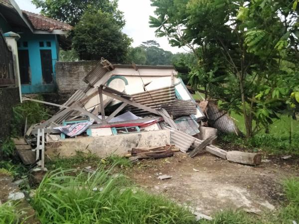 Disapu Puting Beliung  40 Rumah Rusak Berat  di Sukabumi