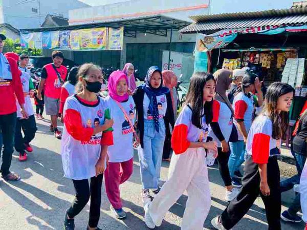 Mantapkan Kemenangan Ganjar Mahfud, Relawan Jaritangan Jalan Sehat Mubeng Kampung di Sukoharjo