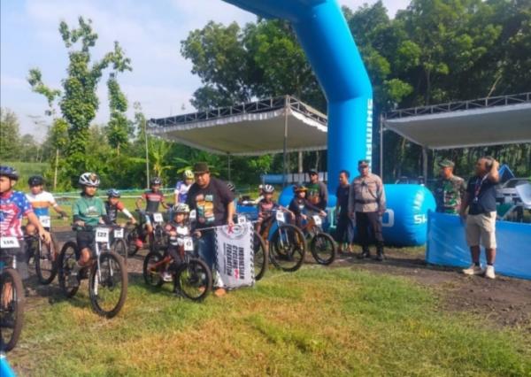 Puluhan Atlet Muda Sepeda Gunung di Lumajang Berkompetisi dalam Ajang MTB XCO Sendang Wiraraja