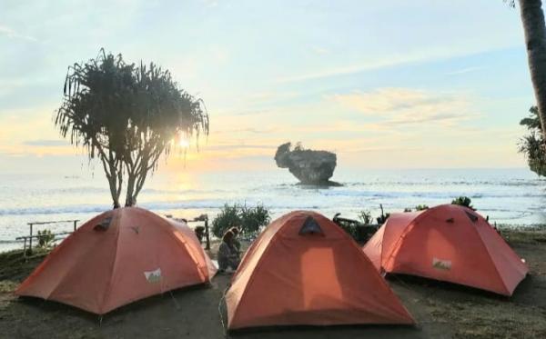 5 Tempat Camping di Pangandaran, Ada Pantai hingga Perbukitan