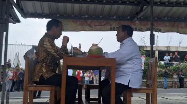 Jokowi Ajak Menhan Makan Bakso Minum Air Kelapa Muda Usai Kunjungi Akmil