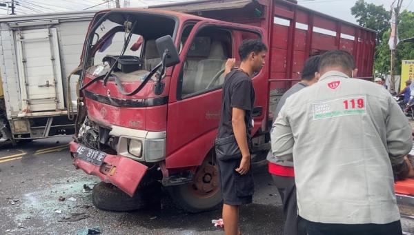 Kecelakaan Hari Ini! Truk Vs Truk di Jalan Raya Ponorogo-Madiun, Sopir Terjepit