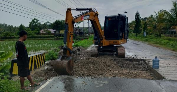 Sering Terjadi Kecelakaan, Jalan Rusak di Daerah Pagelaran Malingping Mulai Diperbaiki