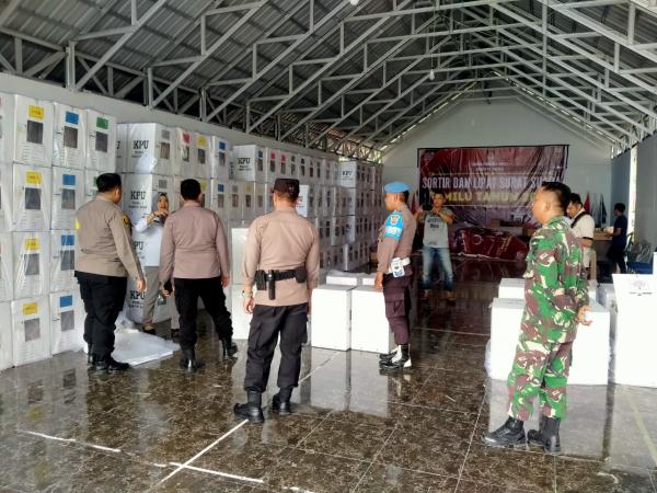 Jelang Pemilu 2024, Polres Banggai Cek Logistik di Gudang KPU