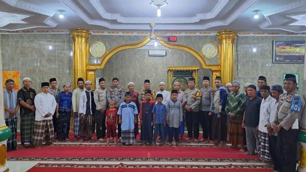 Kapolsek Bukit Kapur Berbaur Dengan Jemaah Masjid Untuk Berdiskusi Serta Menyampaikan Himbauan