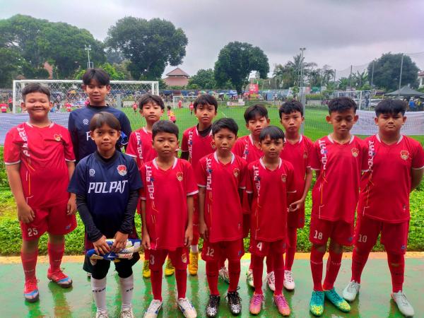 Semangat dan Sportivitas Tim SDN Polisi 4 dalam Turnamen Mini Soccer Wali Kota Cup 2024