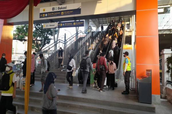 Eskalator Stasiun Bekasi Mati Lebih dari 100 Hari, DPR Desak Kemenhub Perbaiki