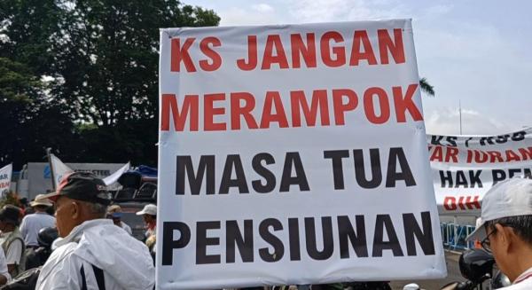 Dana Pensiun Tak Dibayar, Ratusan Massa Demo di PT Krakatau Steel