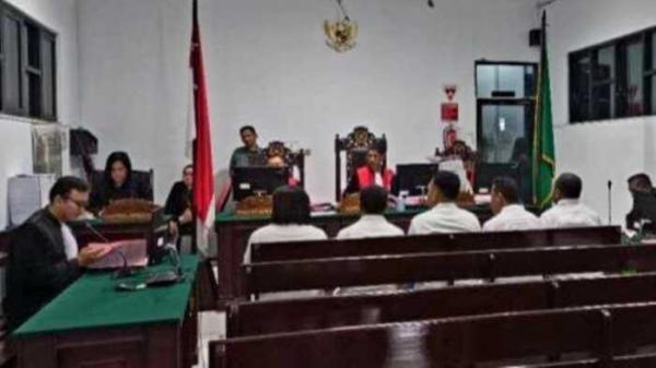 Didakwa Rugikan Negara 2,8 Miliar, Lima Komisioner KPU Aru Jalani Sidang Perdana