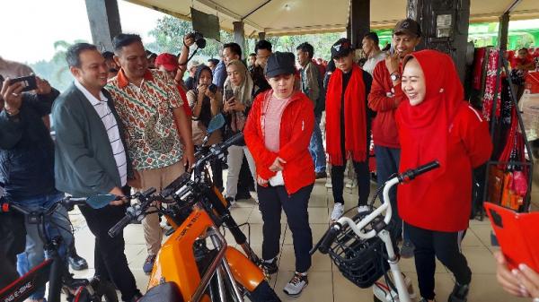 Puan Maharani Borong Produk UMKM dan Sepeda Listrik Purbalingga