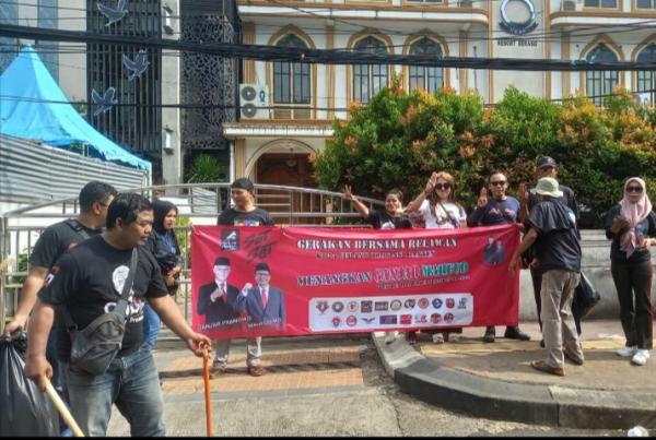 Jelang Kampanye Akbar GBK Jakarta, Relawan GAMA Kota Serang Banten Giat Bersih-bersih Tempat Ibadah