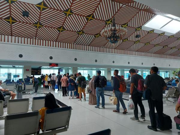 Erupsi Gunung Merapi Tidak Ganggu Penerbangan di Bandara Adi Soemarmo