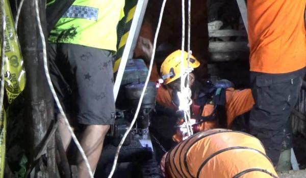 Warga Ponorogo Ditemukan Tewas di Dasar Sumur, Proses Evakuasi Dramatis