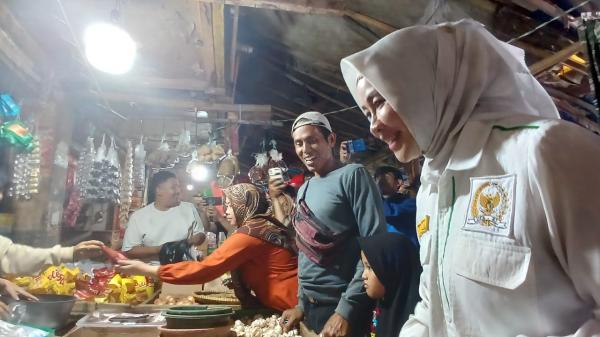 Nurhayati Blusukan ke Pasar Singaparna, Pantau Harga Pangan dan Serap Aspirasi Para Pedagang