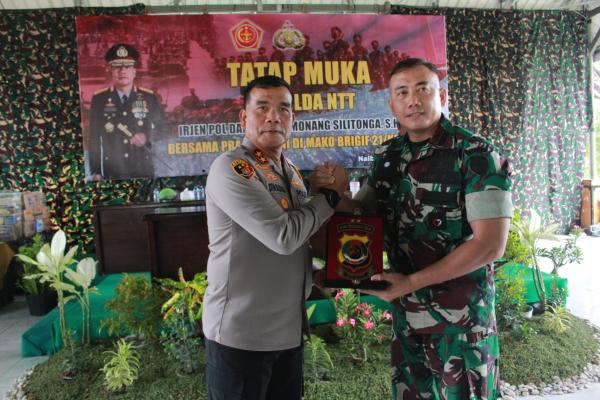 Perkuat Solidaritas TNI - Polri Kapolda NTT Sambangi Prajurit TNI di Mako Brigif 21/Komodo
