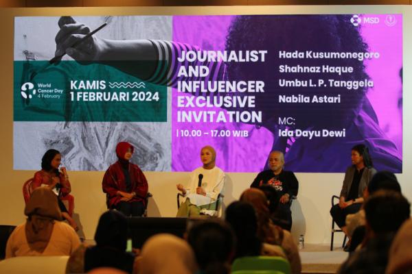 Memperingati Hari Kanker Sedunia, Penyintas Kanker Pamerkan Lukisan dan Karya Seni Lainnya