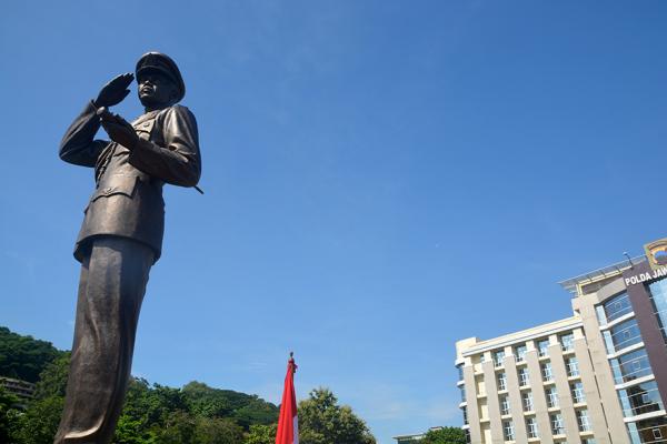 Monumen Patung Hoegeng Iman Santoso di Mapolda, Ikon Kebanggaan Polisi Jateng