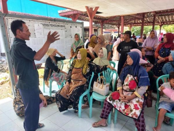 Belasan Pedagang Pasar Datangi Kantor Desa Putatsari, Ternyata Gegara Ini