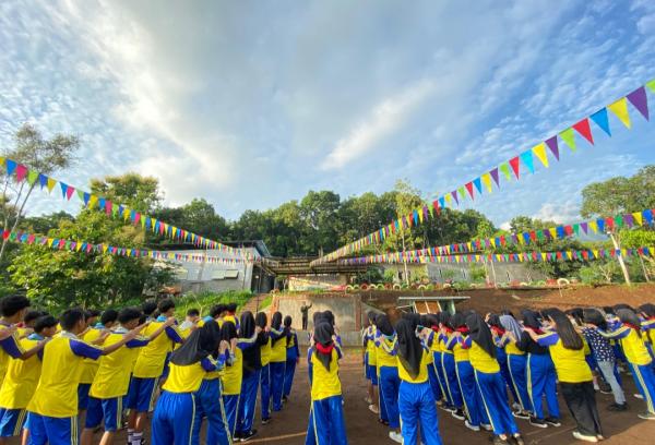 Tingkatkan Kemampuan Bahasa Inggris, SMA Wijaya Putra Buat Camp Khusus Siswa di Prigen Pasuruan