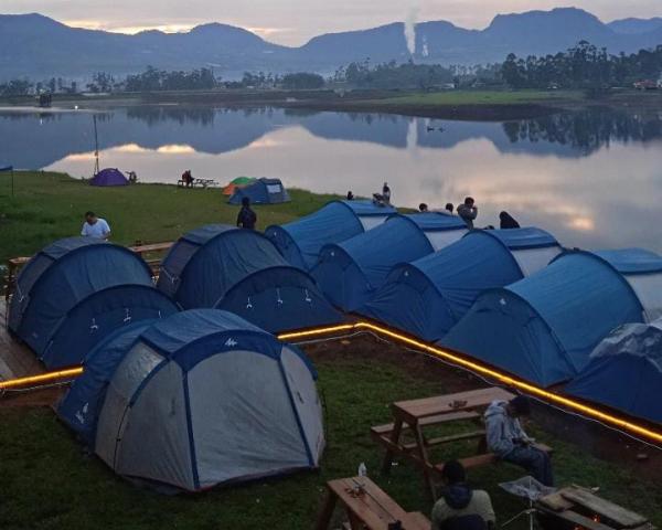 5 Rekomendasi Tempat Camping di Bandung Untuk Habiskan Akhir Pekan Bersama Keluarga
