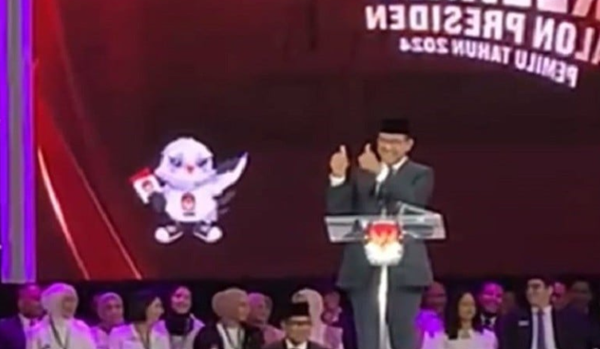 Debat Capres Terakhir, Anies Beri Tepuk Tangan Dua Jempol untuk Ganjar 