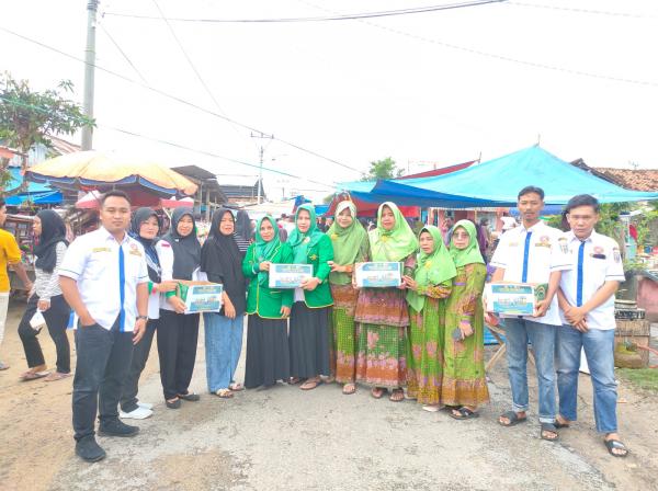 Karang Taruna bersama Ibu-ibu Muslimat dan Alhidayah Bumi Baru Gelar Open Donasi di Pasar
