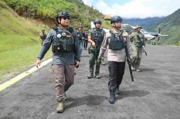 Kunjungan Ka Ops dan PJU Ops Damai Cartenz-2024 Ke Distrik Kiwirok, Kabupaten Pegunungan