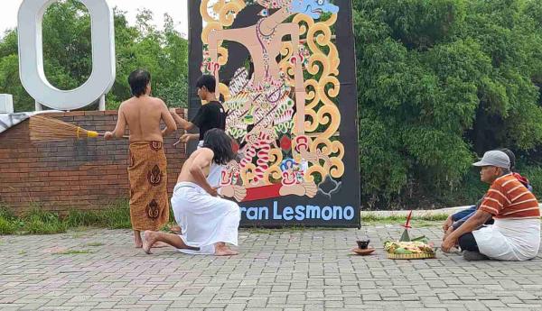 Solo Melawan Politik Amoral, Gandeng Seniman Lakukan Larung