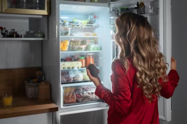 4 Bahan Makanan yang Bisa Berubah Jadi Racun Jika Terlalu Lama Disimpan di Kulkas