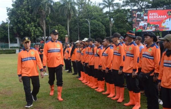 Pj Bupati Bogor Asmawa Tosepu Ajak Petugas Kebersihan Sukseskan Pesta Demokrasi 2024