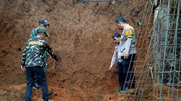 Buruh Bangunan di Bantarkalong Tasikmalaya Tewas Tertimbun Tebing Longsor saat Menggali Pondasi