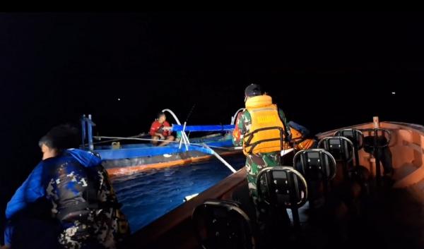 Tim SAR Kembali Evakuasi 2 Orang Nelayan Patah AS di Parigi