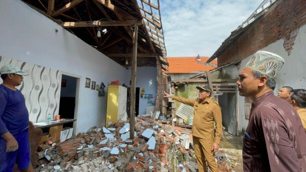 Wabup Sidoarjo Tinjau Lokasi Bencana Puting Beliung di Prambon, 1 Meninggal