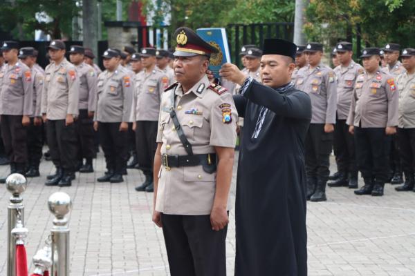 Kapolres Nganjuk Pimpin Upacara Serah Terima Jabatan Kapolsek Loceret guna Tingkatkan Kinerja Polisi