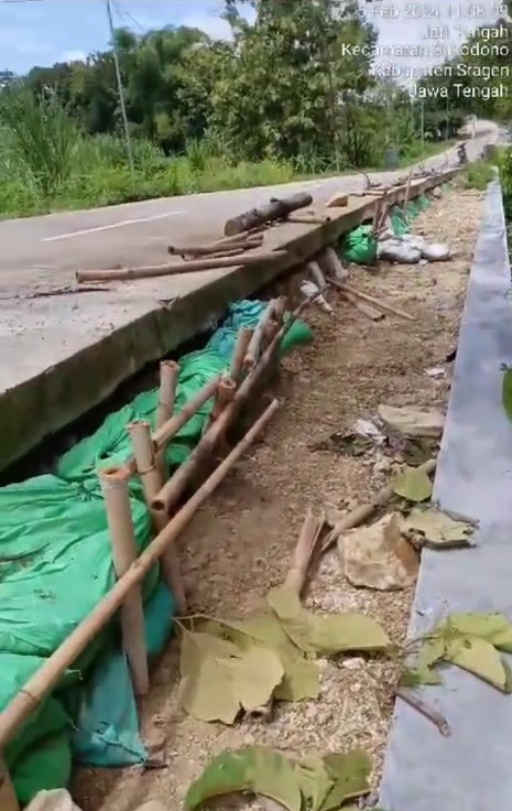 Rekonstruksi Jalan Tanggan-Jatitengah Sragen Dinilai Belum Optimal Usai Dilakukan Perbaikan
