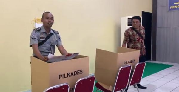 Lapas Surabaya Gelar Simulasi Pemilu Bagi Petugas KPPS, Begini Serunya