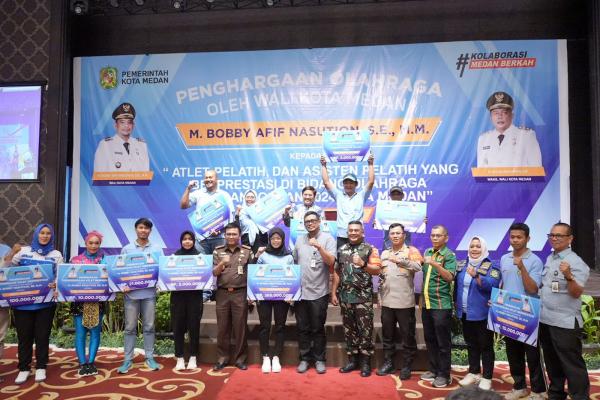 Bobby Nasution Berikan Penghargaan kepada Atlet, Pelatih, dan Asisten Pelatih Berprestasi