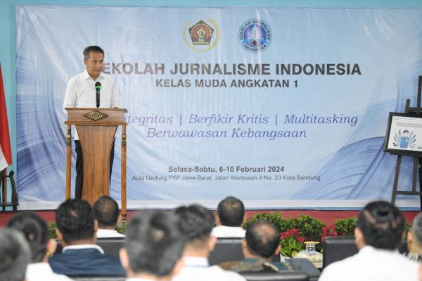 Buka Sekolah Jurnalisme Indonesia, Bey Harap Lahir Jurnalis Multitasking