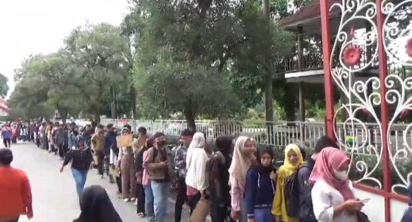 Kantor Pos Indonesia Diserbu Ribuan Pelamar Cianjur