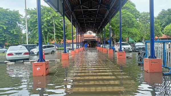 Banjir di Terminal Purabaya Surabaya Mulai Surut, Pelayanan Tetap Normal