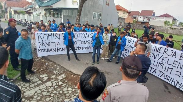 PMII Kota Tasikmalaya Geruduk Kantor KPU Pertanyakan Dugaan Pemotongan Uang Transport KPPS