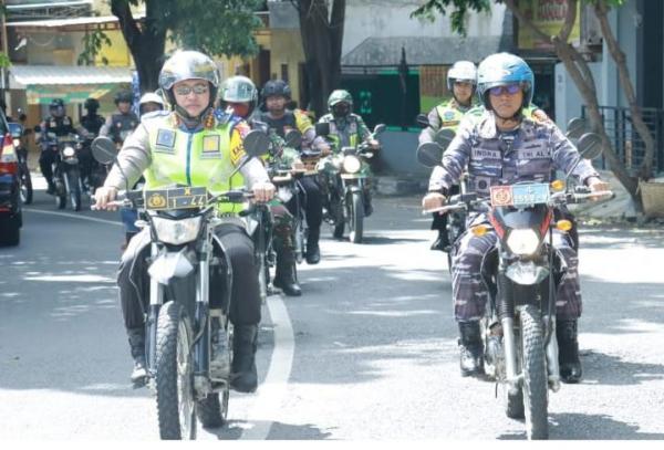 Jelang Pemilihan, Aparat Gabungan Kepolisian dan TNI Gelar Patroli Skala Besar di Banyuwangi?