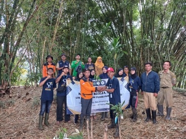 Terjun ke Desa Plompong, Mahasiswa KKN UIN Saizu Hijaukan Hutan Gundul