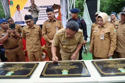 Pj Gubernur Banten Al Muktabar Resmikan 21 Sarpras Pendidikan di Kabupaten Lebak