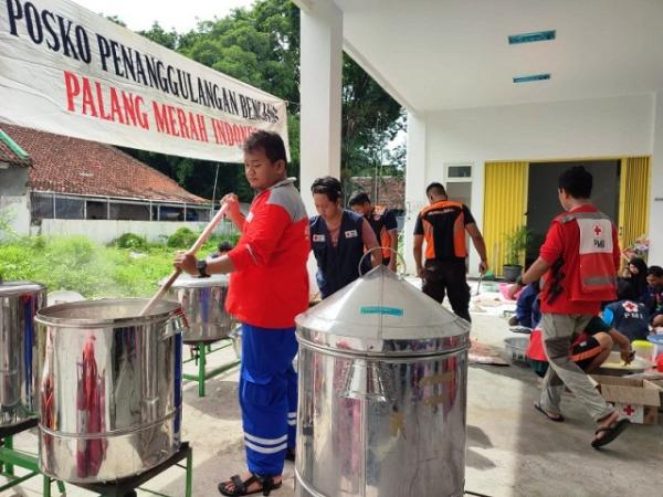 Bantu Warga Terdampak Banjir, PMI Grobogan Langsung Buka Dapur Umum